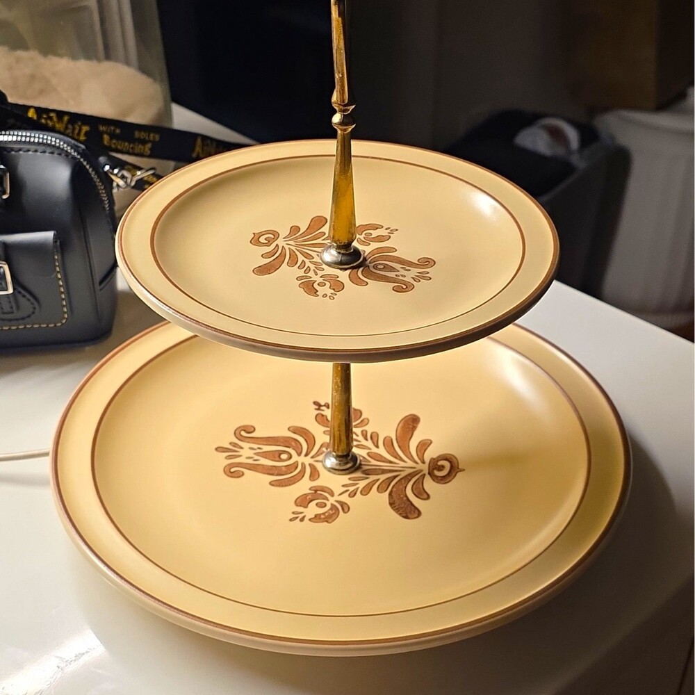 Pfaltzgraff 2-Tier Round Ceramic Tiered Stand w/ Metal Handle Beige Brown